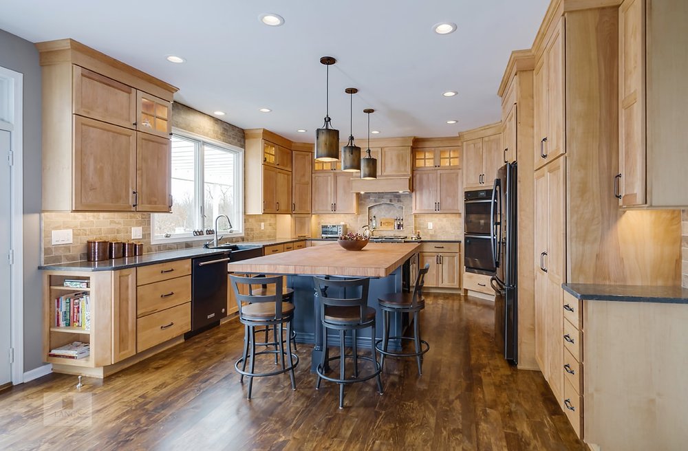 wood kitchen cabinets