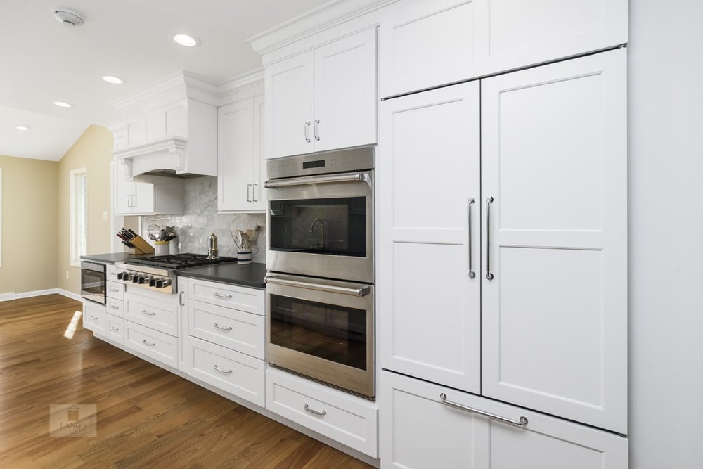 white transitional kitchen design