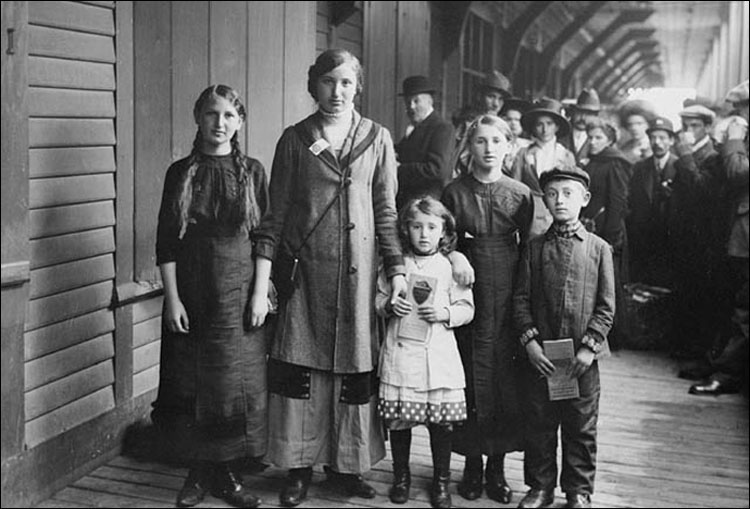 Young Jewish Immigrants at Ellis Island.jpg