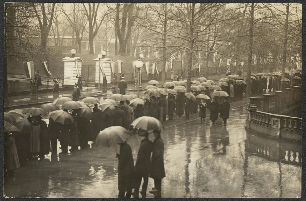 Demonstrators at White House during Wilson's second inauguration, March 4, 1917