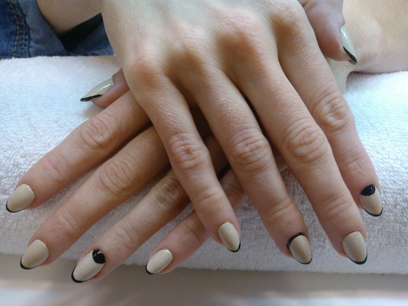 Moon manicure - inšpirované Diorom