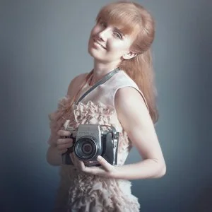 1) Fotografka Mária Švarbová - ARIA BARÓ 