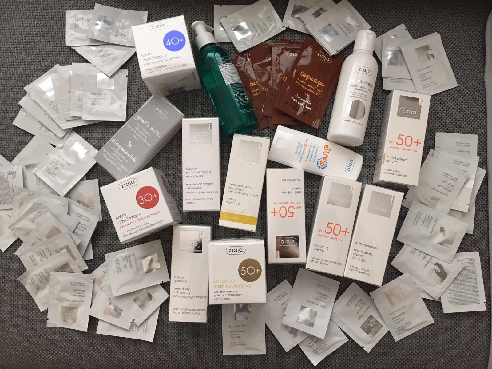 Gigantická recen-ZIAJA 