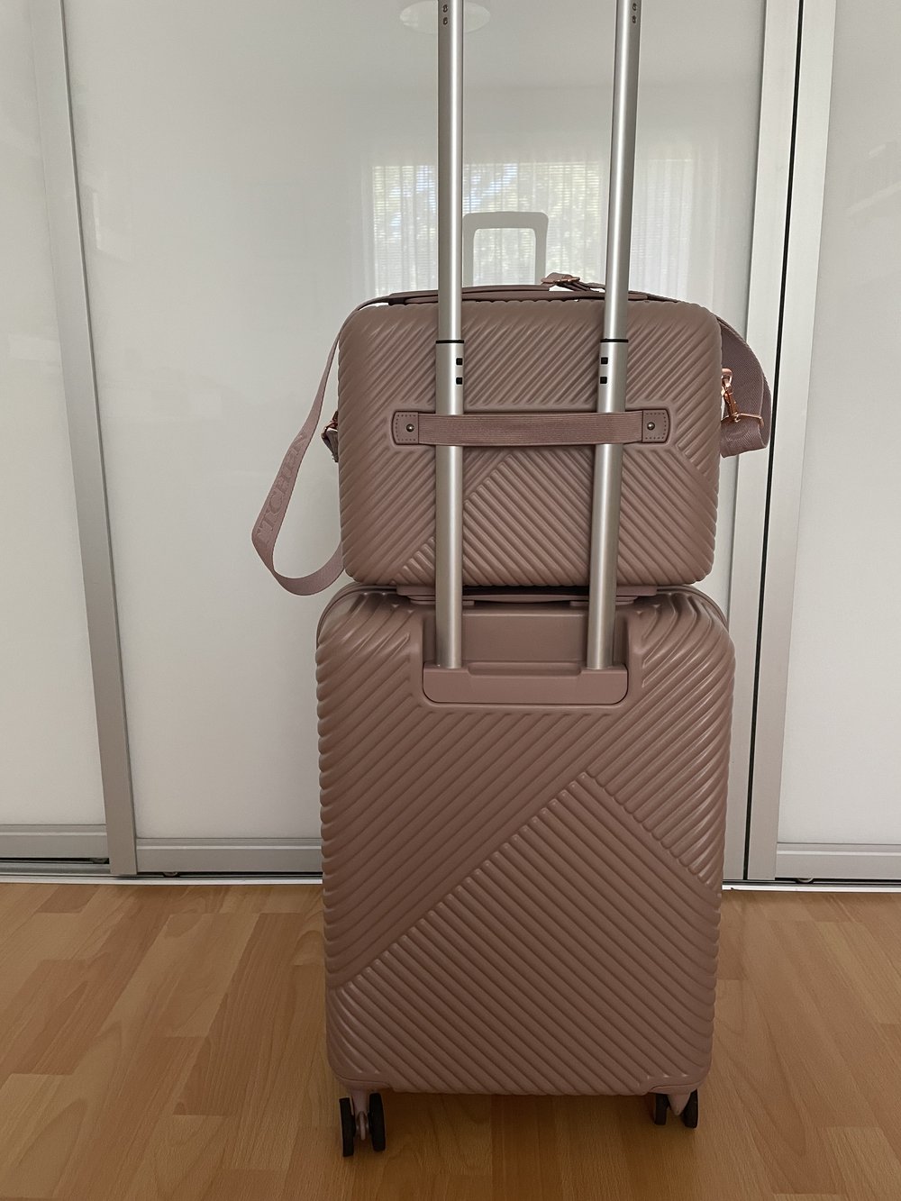 Samostatný kozmetický kufrík