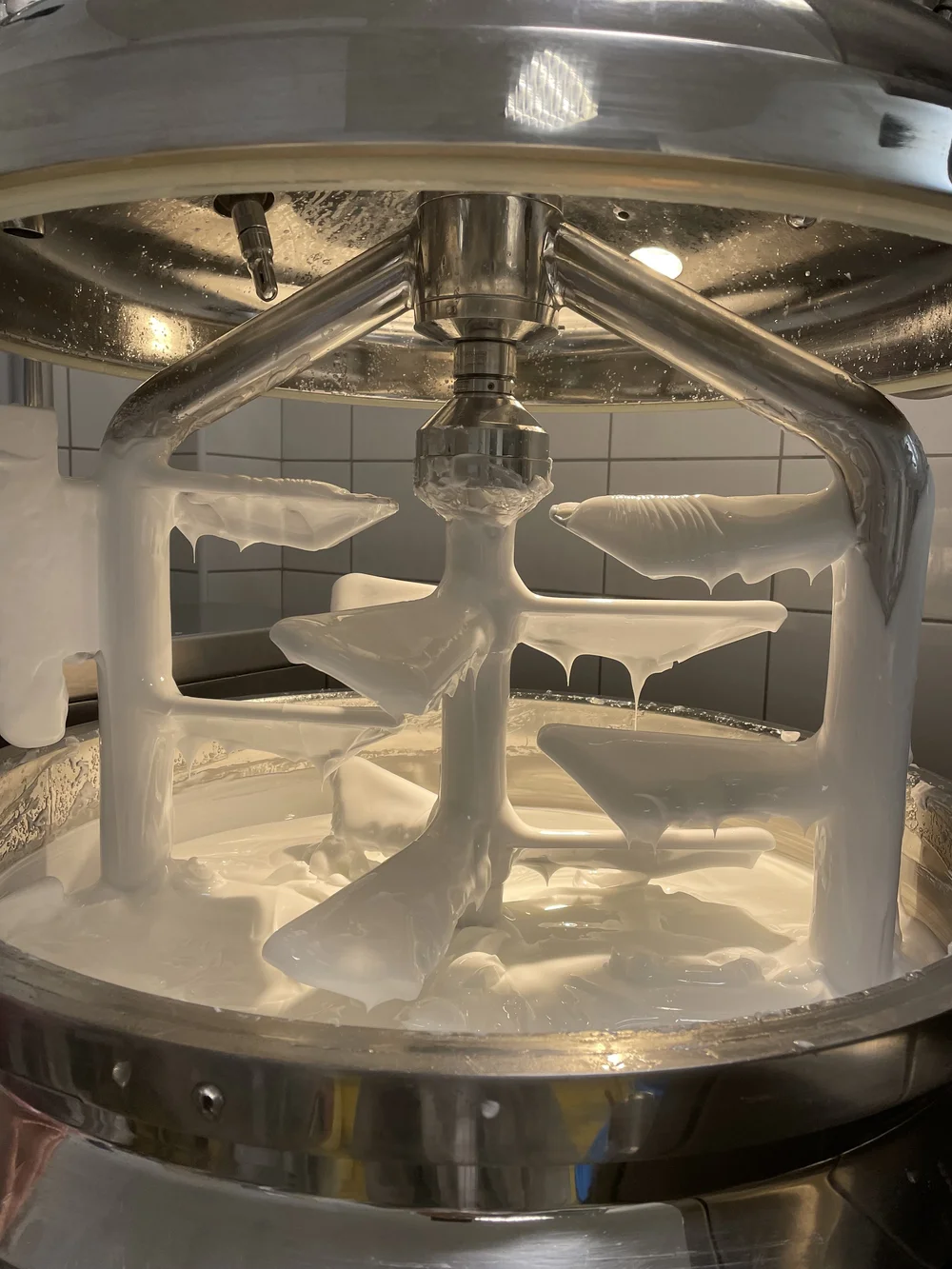 Čerstvo namiešaný krém. 