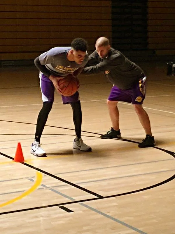 FEATURED VIDEO UPDATE 9: THE HIP WARM-UP EXERCISE YOU NEED TO BE DOING