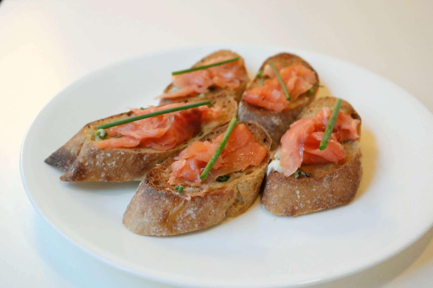 smoked-salmon-crostini.jpg