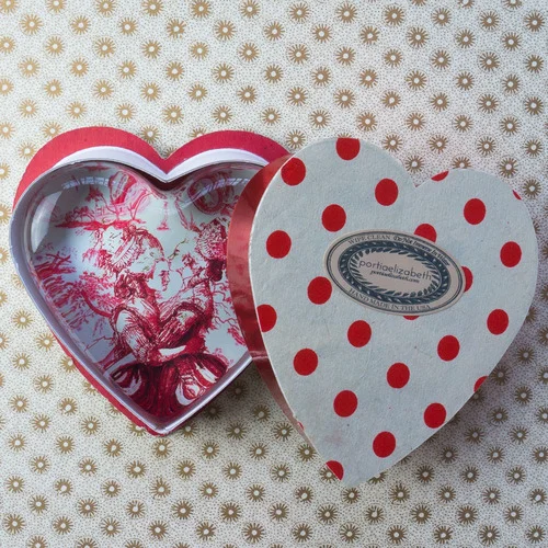 VAL+heart+pprwt+GIL+Red+Toile+product+w+box+for+WEB.jpg