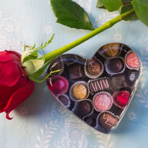 VAL+heart+pprwt+Chocolates+#1+product+shot+for+WEB.jpg