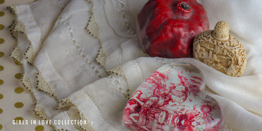 Girls in Love 'Red Toile' Paperweight