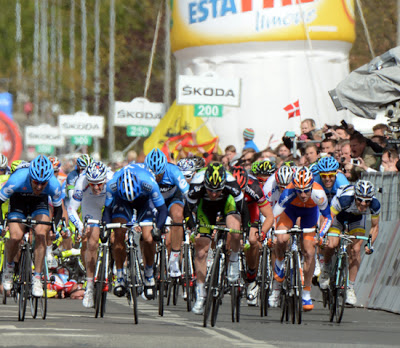 Few things are more frustrating (or more dangerous) than being boxed in for the sprint with nowhere to go