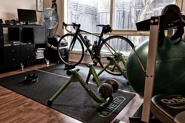 All you need for an indoor ride: fan, trainer, riser block, entertainment... all that's missing is the rider