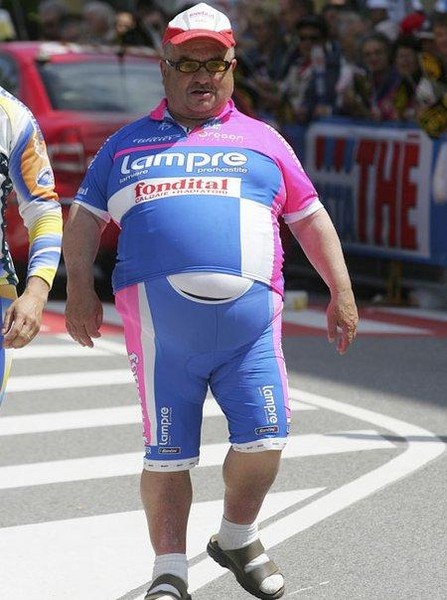 Example of properly fitting jersey but shorts that are too big