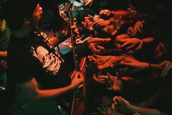 Here's to having a shredding weekend. Circa 2007 at Brass Mug. Fingers of shred inspire the gnarliest riffs. 

#brassmug #tampa #safety #shred #fingersofshred #813 #RIPoldbrassmug