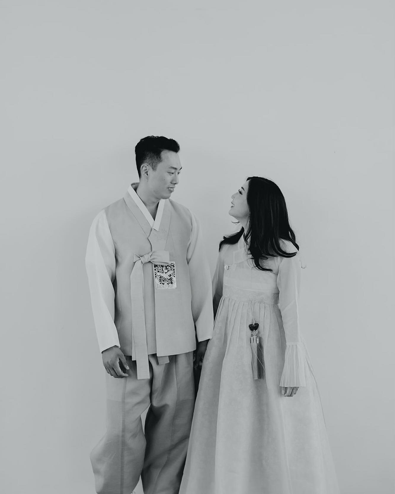 We love to see couples keep the Korean tradition alive. We're here for it. #paebaek is a fun way to incorporate Korean culture into your special wedding day.

Planning | Event Styling: @livelovecreate, @christineschang
Photographer: @kapsuleco
.
.

 