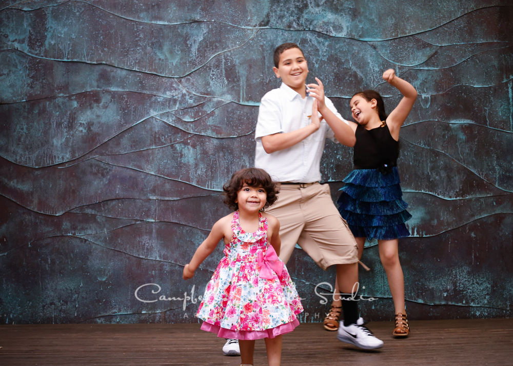  Portrait of kids&nbsp;on copper wave&nbsp;background&nbsp;by children's&nbsp;photographers at Campbell Salgado Studio, Portland, Oregon. 