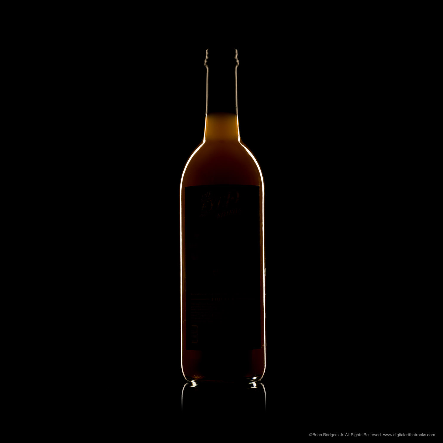 chicago-beverage-photographer-brian-rodgers-jr-liqueur-bottle-edge-lighting.jpg