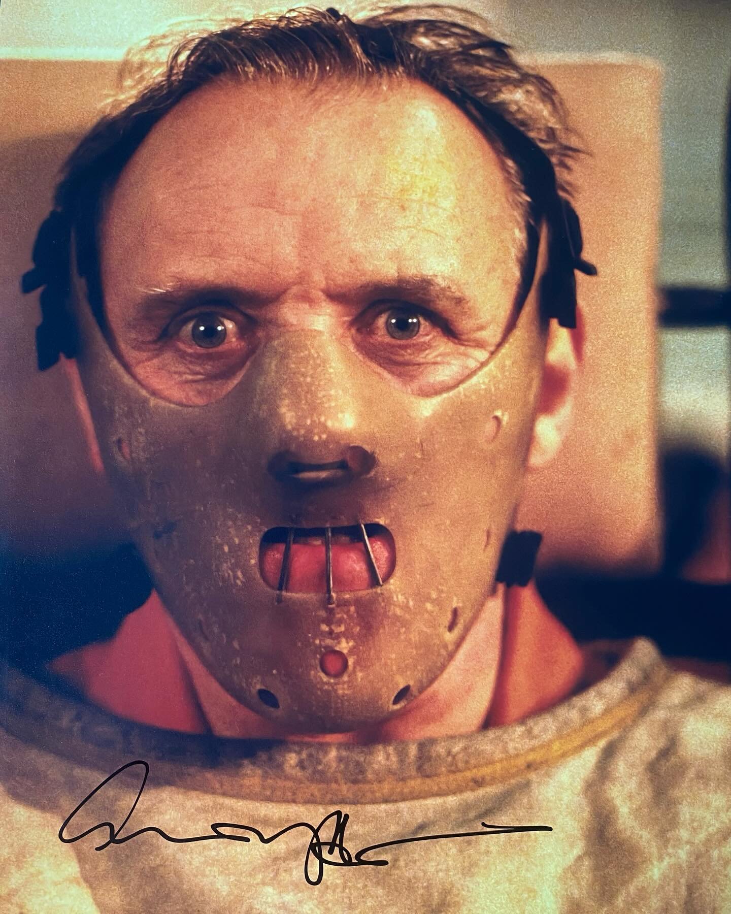 New addition to the personal collection&hellip; And perfect #FridayVibes photo. 😳
.
.
.
#ZarelliSpaceAuthentication #Authentic #Autographs #AutographCollecting #AuthenticationServices #silenceofthelambs #anthonyhopkins