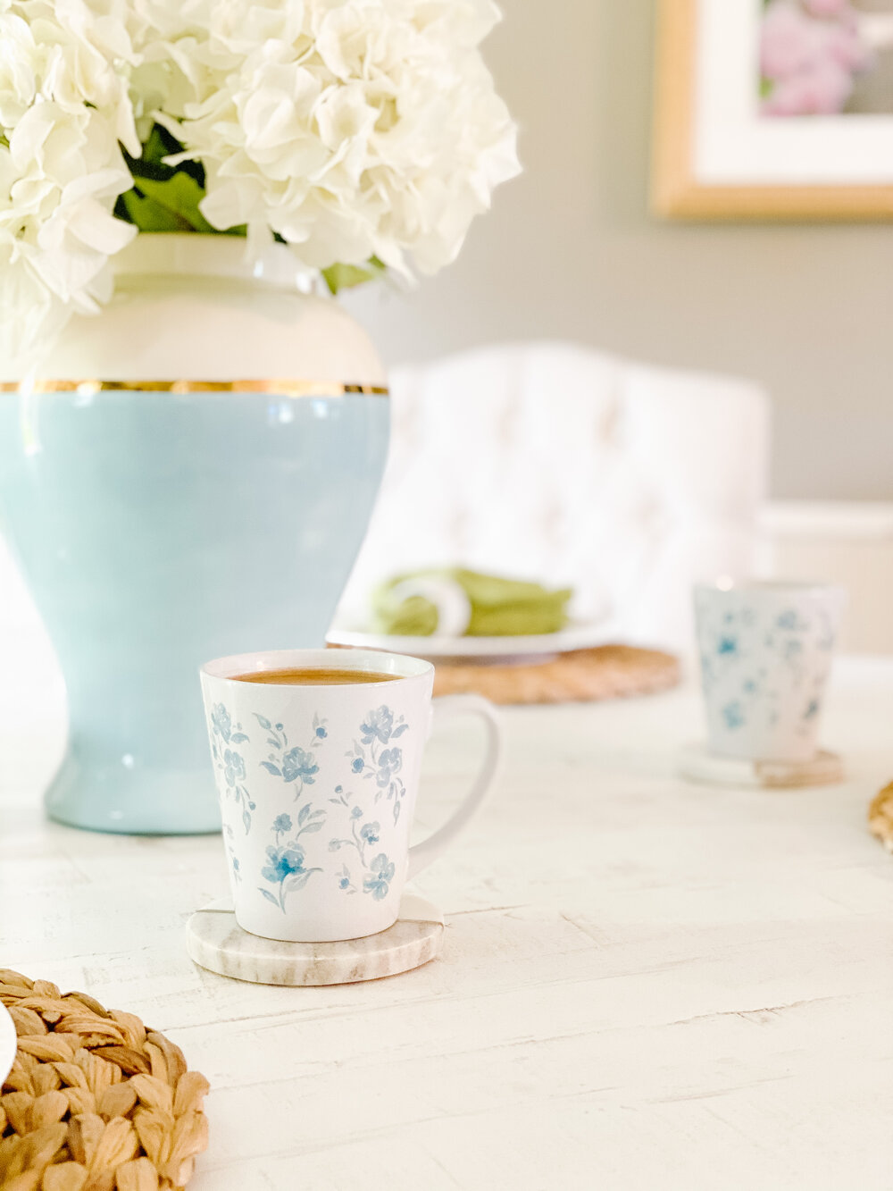 A TABLE Coffret Service à thé FLEURS Jolie Bleu 2 petits mugs en