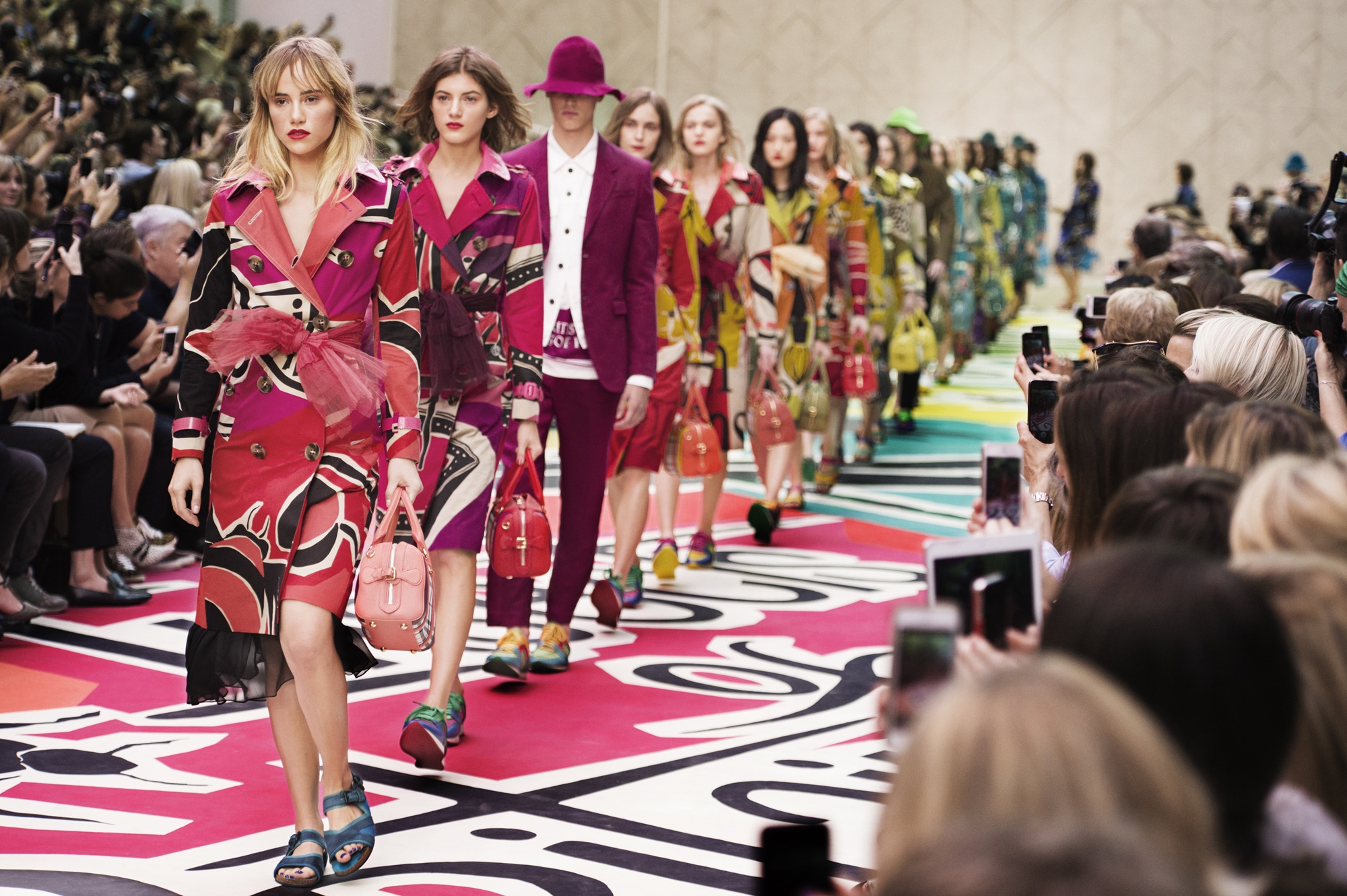 1346623_Burberry-Prorsum-Womenswear-Spring-Summer-2015-Show-Final_001.jpg