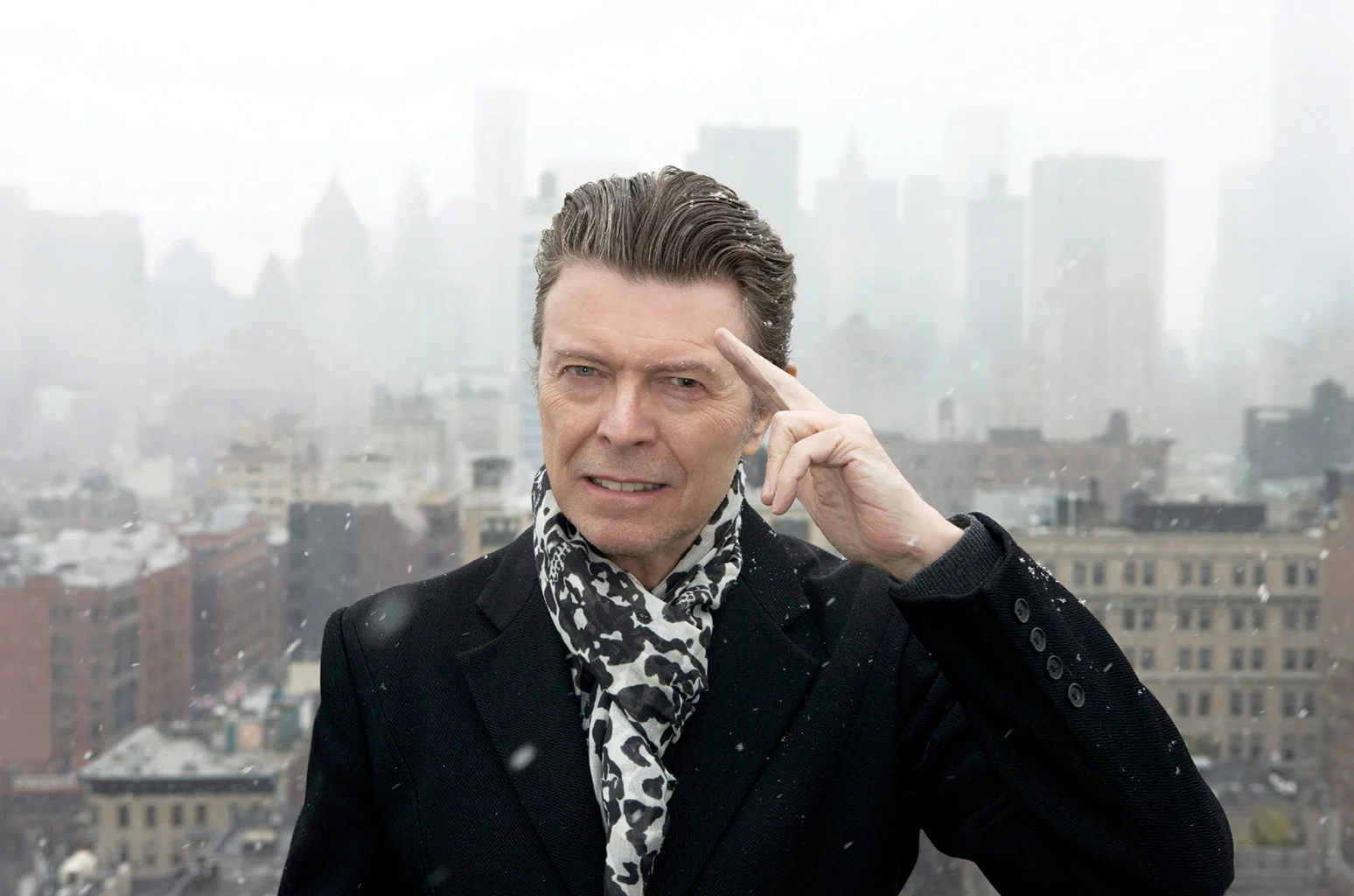 david-bowie-press-photo-2016-billboard-650-1548.jpg