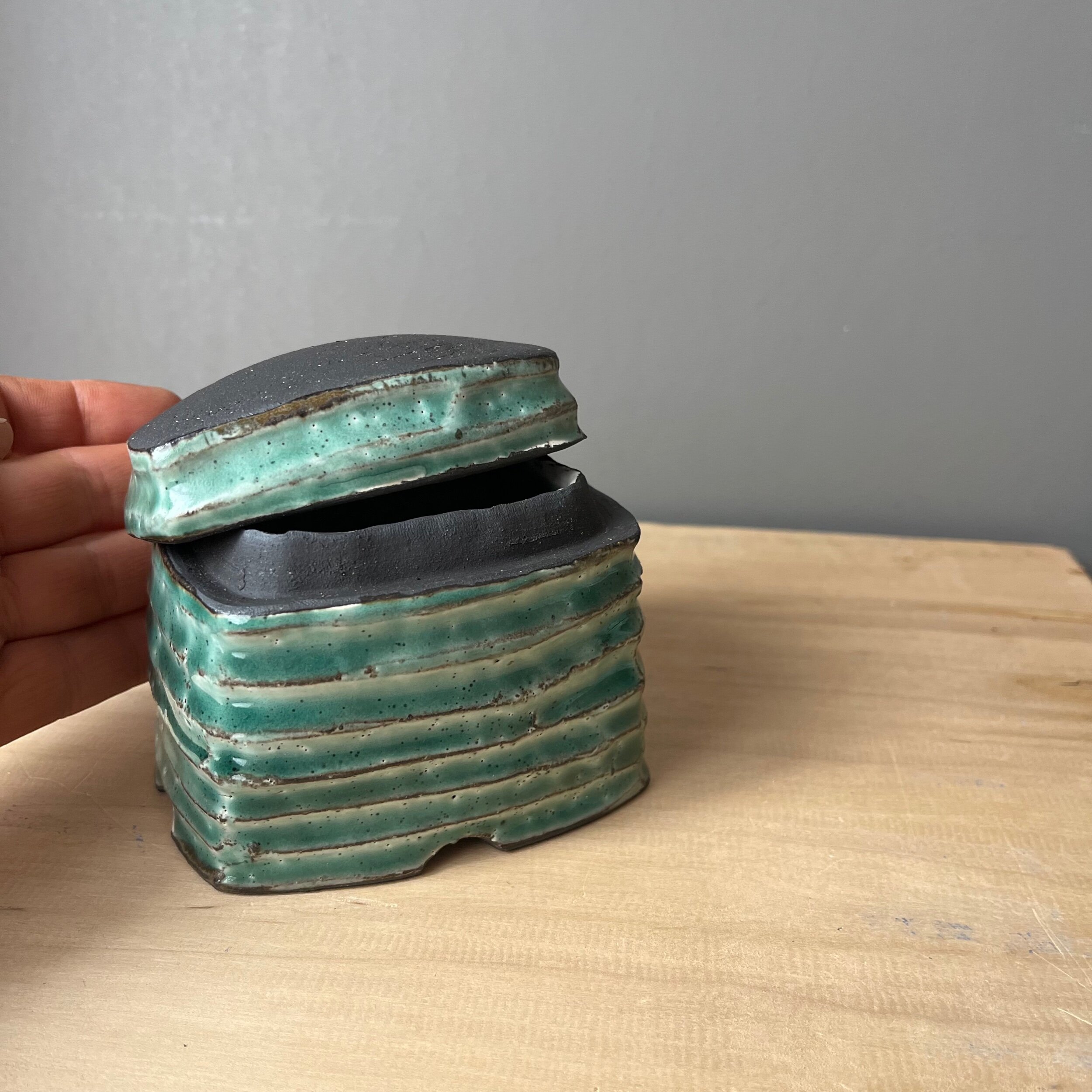 957E84F6-5BA7-43FC-892C-447A68E9FCD8