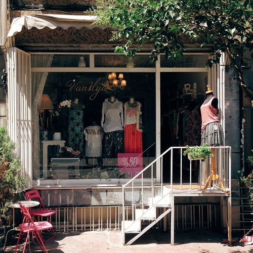 Cihangir is the home for second hand shops where it’s so easy to find charming things to buy. I love to walk around this lovely neighbourhood, everything looks aged and stylish. - @ohhappystudio