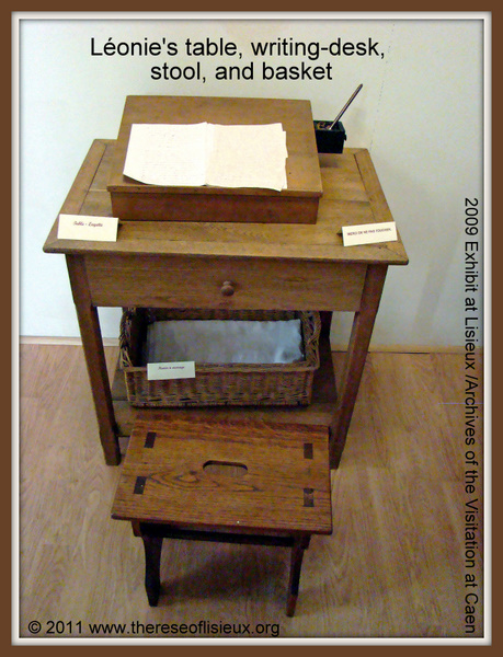 leoniedesk_edited-1.jpg