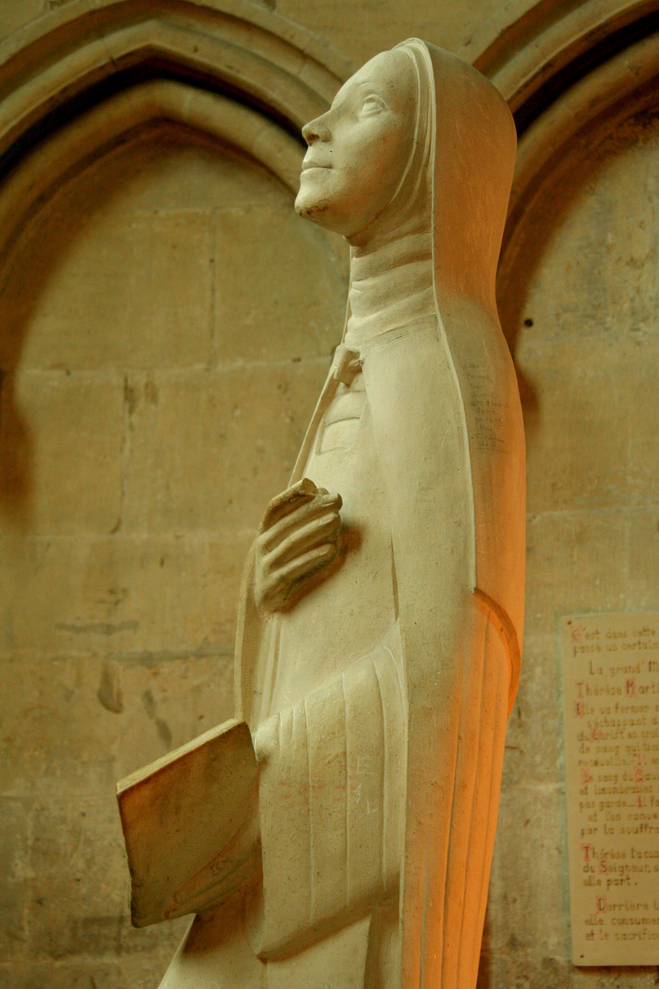 Close-up of the statue of Therese