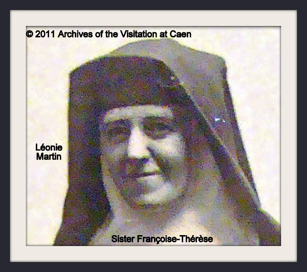 framed face Leonie habit-2.jpg