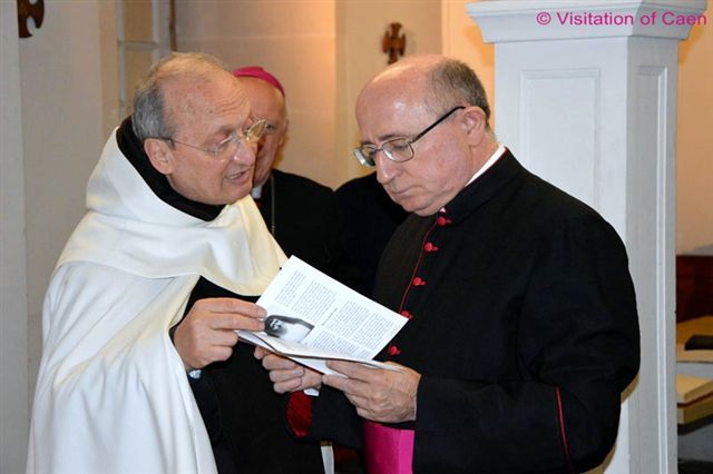  Father Antonio Sangalli, Leonie's postulator , with Msgr Ennio Apeciti of the historical commission. 