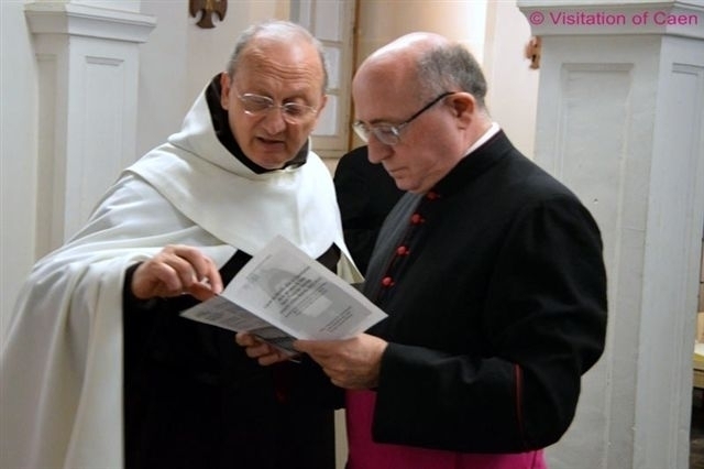  Father Sangalli,&nbsp;Postulator of Leonie Martin's cause,&nbsp;with Msgr Ennio Apeciti of the historical commission at the exhumation of Leonie's body, April 25, 2015. 