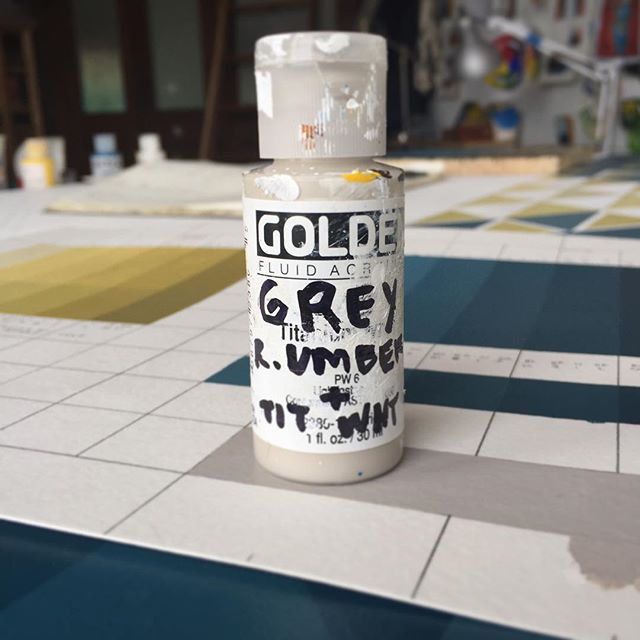 I aspire to one day be able to order premixed gradients from @goldenpaints But for now I’ll make do.
#geometricabstraction #colortheory #gradients #painting #acrylicpainting