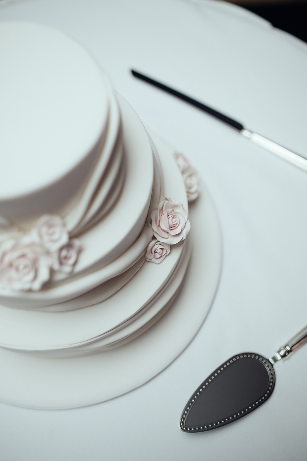The Royal Pines Gold Coast, Wedding Cake shot by J'adore Weddings Photography & Videography