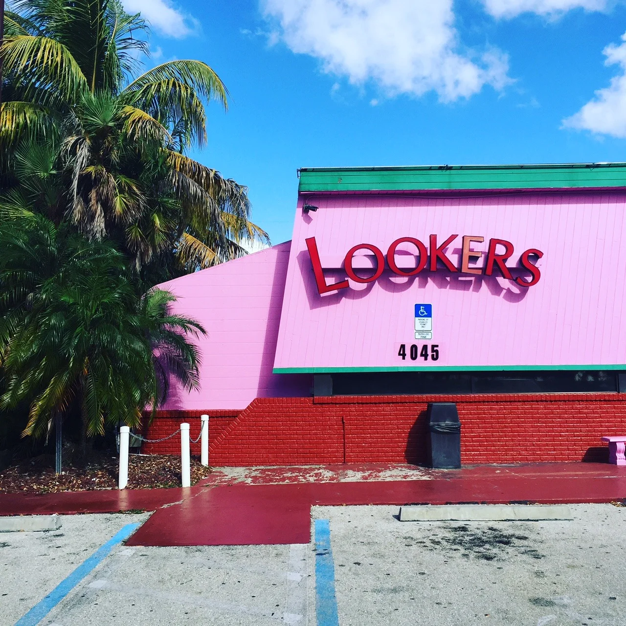 Lookers, Fort Meyers, FL / Photo credit: Susannah Breslin