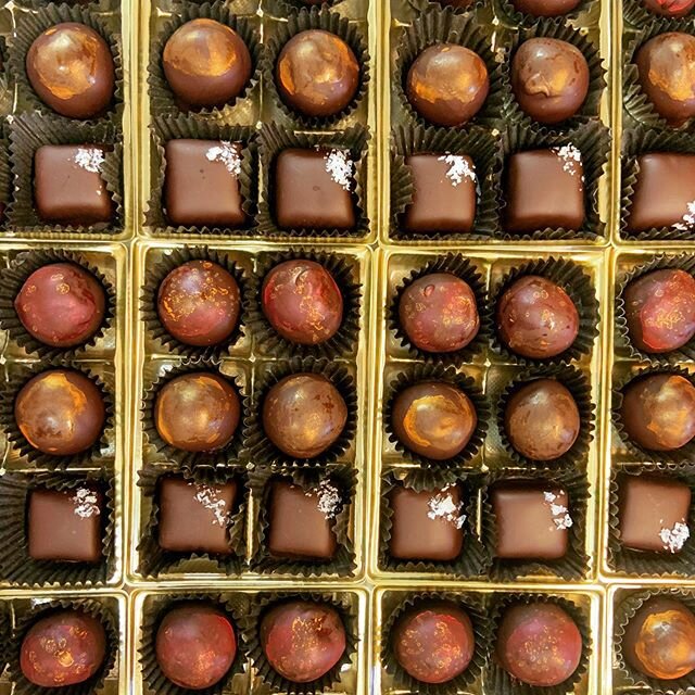 Lemon Raspberry white, Rum a l'orange, Salted Chocolate Caramel (pictured), Dark Chocolate Cardamom #truffleoftheweek #beantobonbon #bisouchocolate