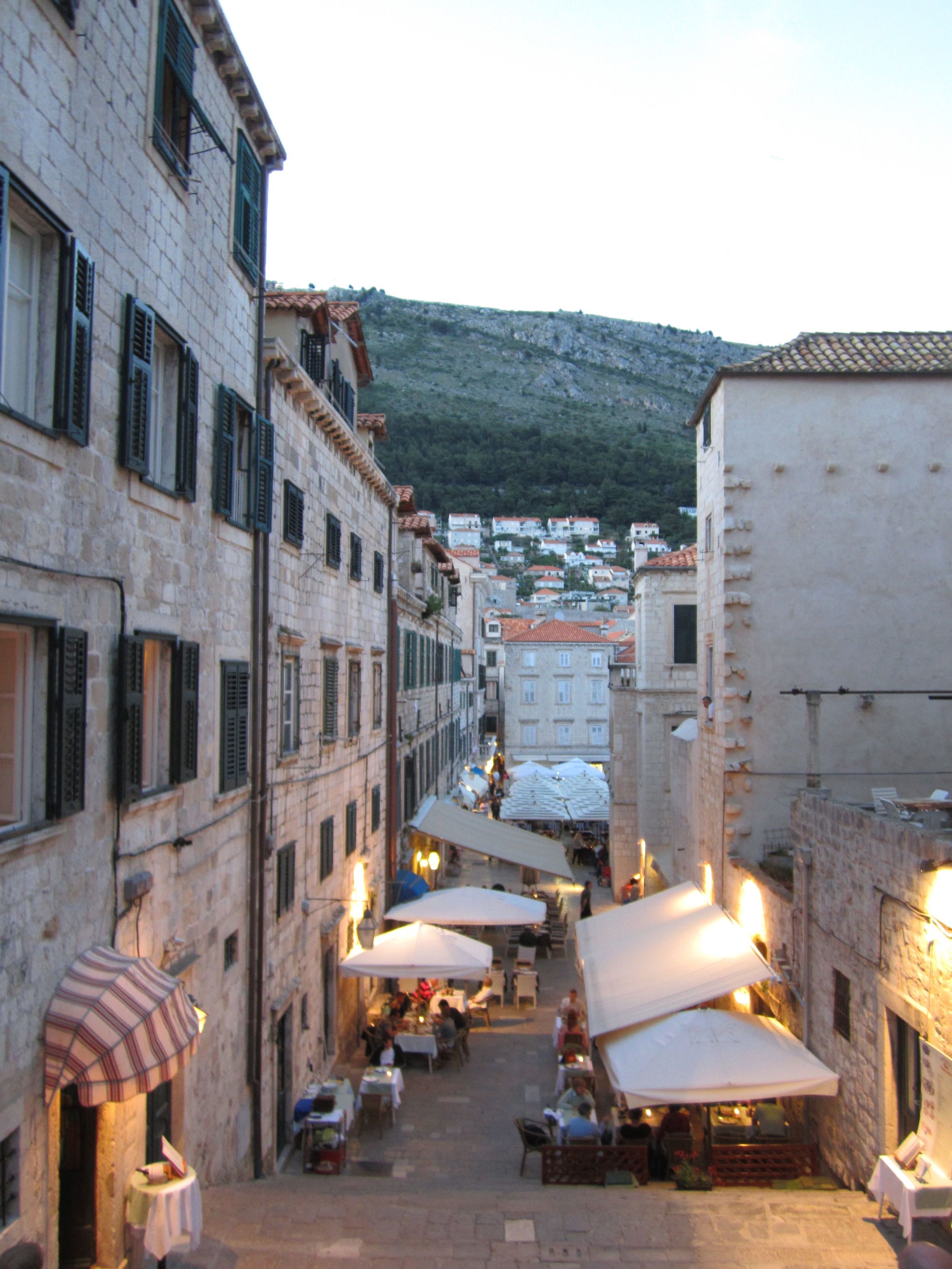 Evening glow_shops_Dobrovnik.jpg