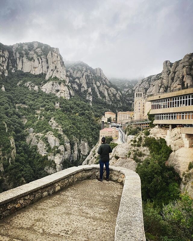 There&rsquo;s no doubt about it, Montserrat is one of the peaks of this trip by far. 
#spain #travelphotography #travelgram #montserrat #huffpostgram #ongooglemaps #wanderlust #tinypersoninframe