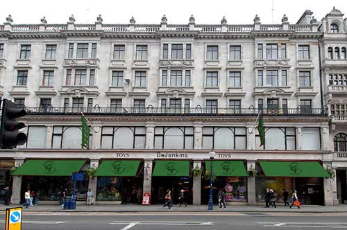 hamleys-dejankins.jpg