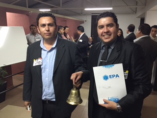 Cierra negocios en los eventos de Networking Nights que se hacen de manera mensual.