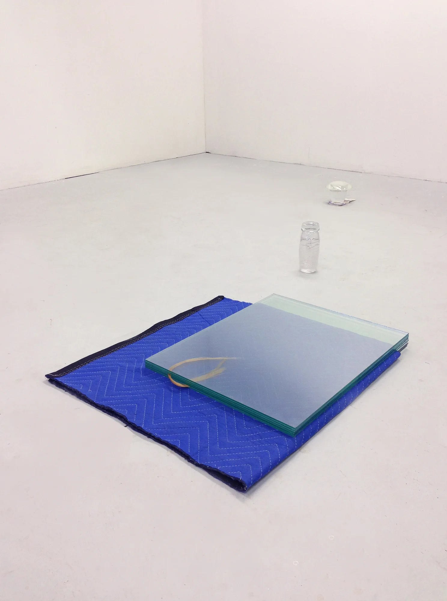 void V american shipping blanket, sheet glass, pva glue fingerprints, human hair