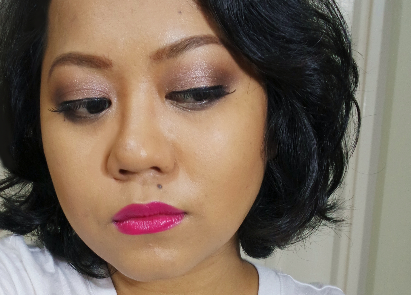 Yes, my face looks very yellow in these pics! That's because I was wearing an exceptionally yellow foundation that's a bit dark on me. Only noticed it after I took the photos.