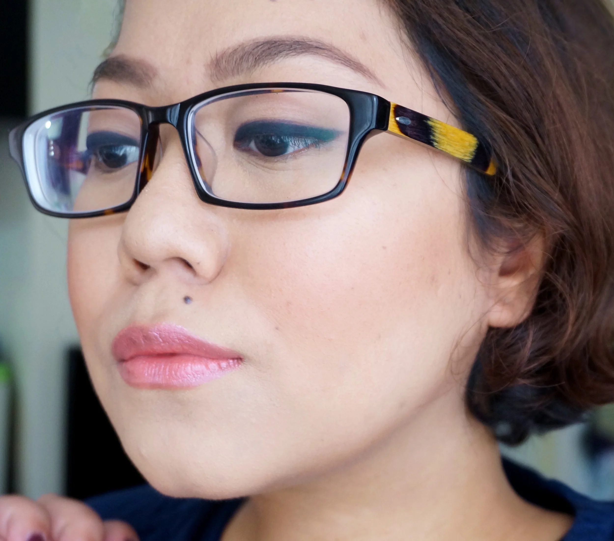 Wearing Peach under my foundation here. See how my skin looks so smooth and full of light!