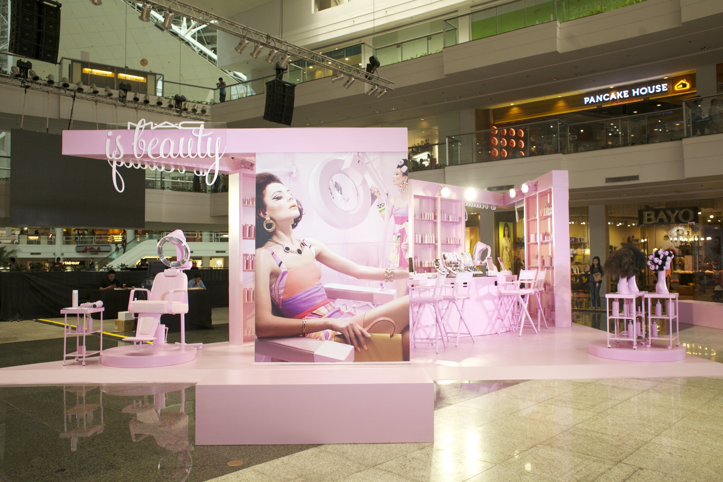  The salon set up in glam pink pastel 