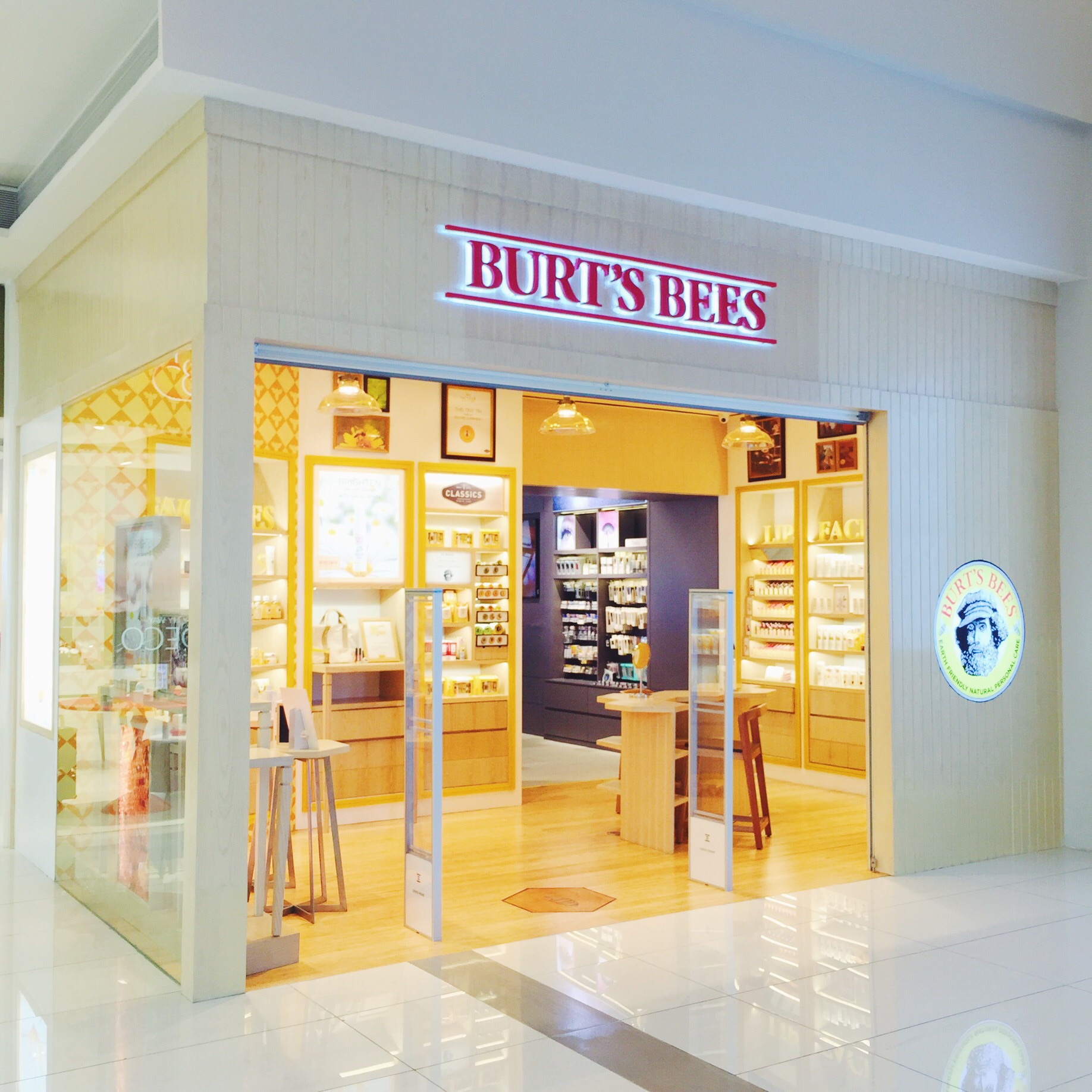 Reorganiseren Zoeken Zwembad The first Burt's Bees store in Estancia Mall — Project Vanity