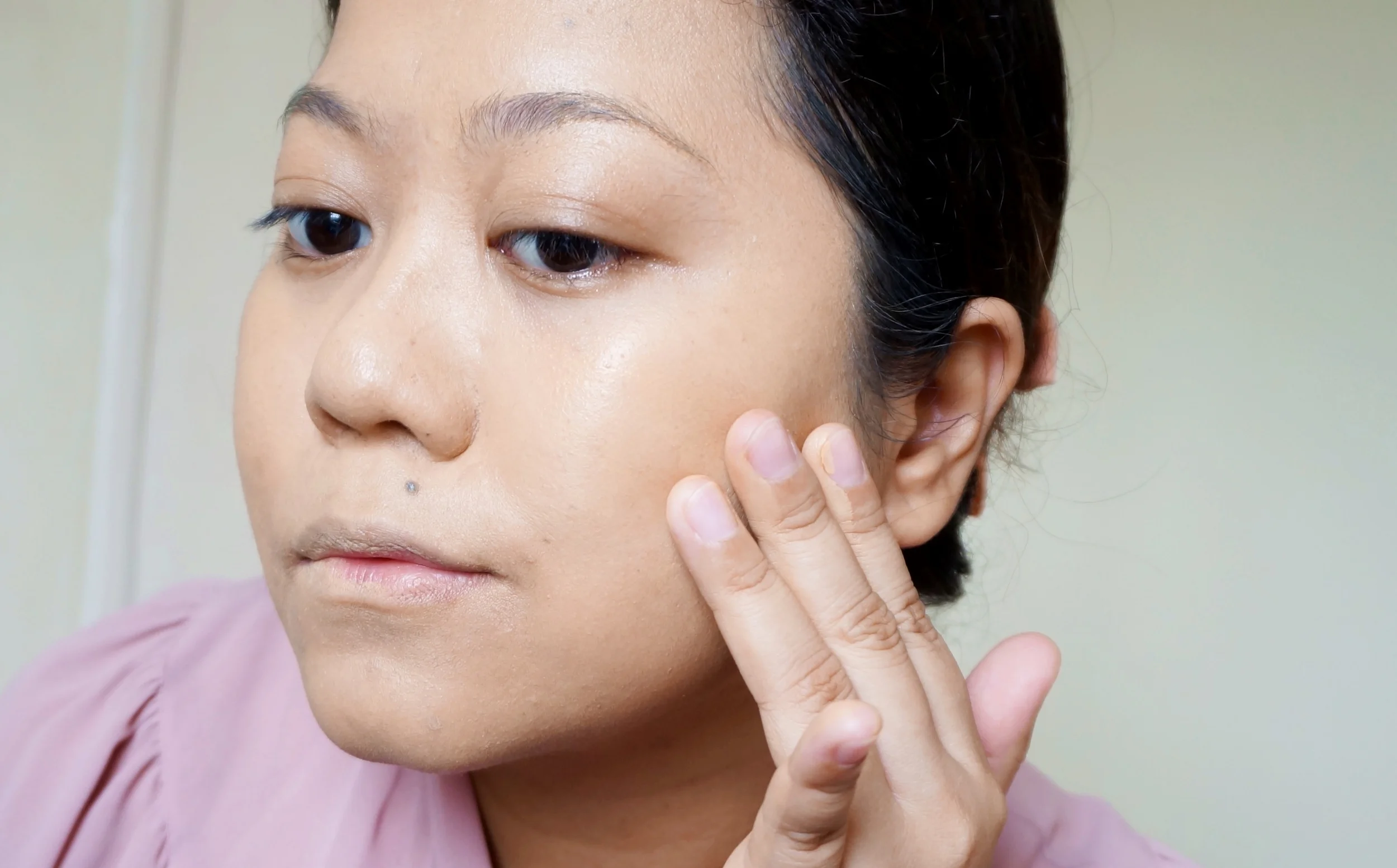 This is what the NARS All Day Luminous Weightless Foundation freshly applied, with no concealer yet. It's rather matte, no? Not dewy as I expected.