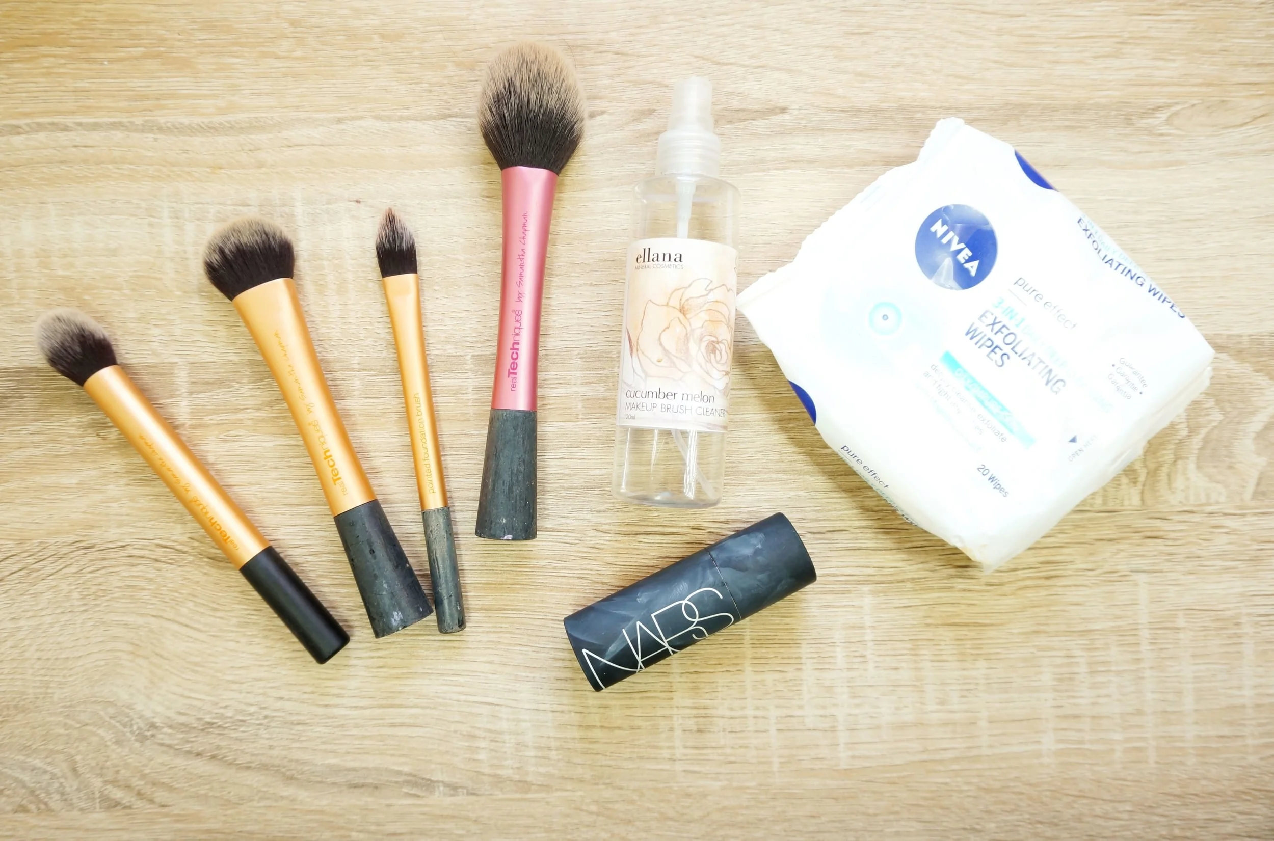 Ask Liz What's the best way to clean sticky brush handles? — Project Vanity