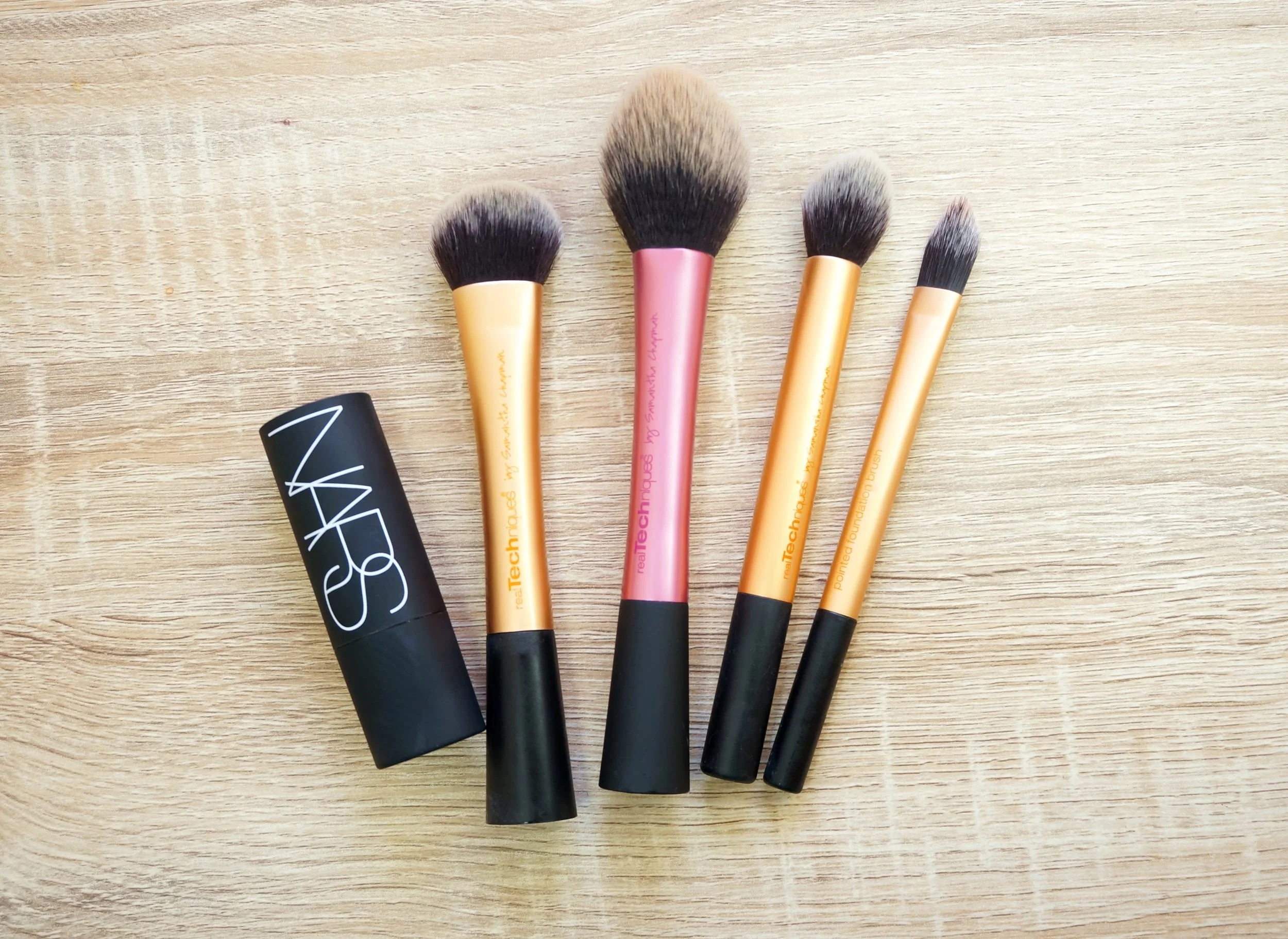 Ask Liz What's the best way to clean sticky brush handles? — Project Vanity