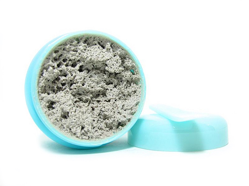 Five oil-controlling skincare ingredients to look for