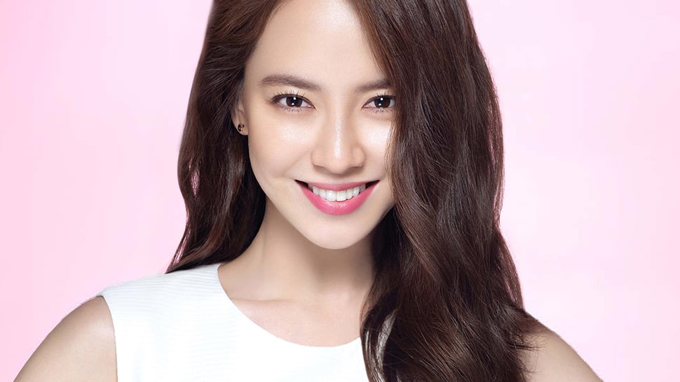 Korean actress Song Jihyo (Image via Banila Co.)